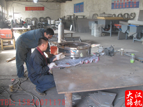 單側(cè)電機直排篩生產(chǎn)現(xiàn)場